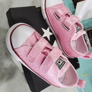 Little girl converse